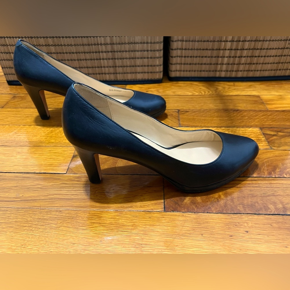 Size 7.5 B black Cole Haan 3 inch high heels with round toe and slight platform